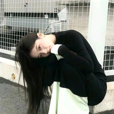 这名男子，捡到了人鱼。